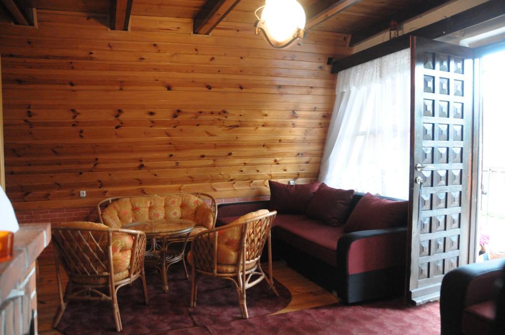 Dom Nad Jeziorem Radunskim Holiday home Borucino